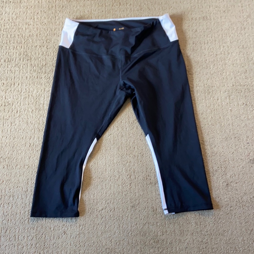 NWOT Cropped Lucy Leggings XL